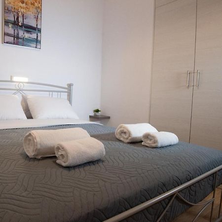Salty Alley Seaside Apartment 罗希姆诺 外观 照片
