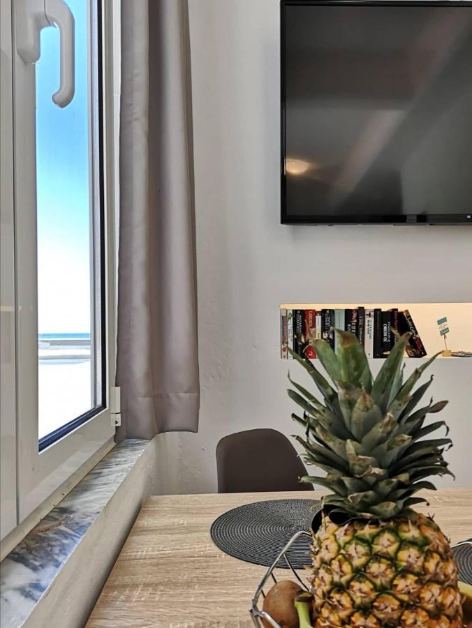 Salty Alley Seaside Apartment 罗希姆诺 外观 照片