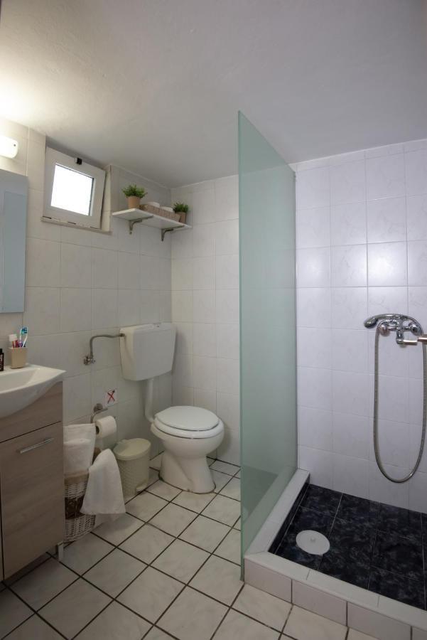 Salty Alley Seaside Apartment 罗希姆诺 外观 照片