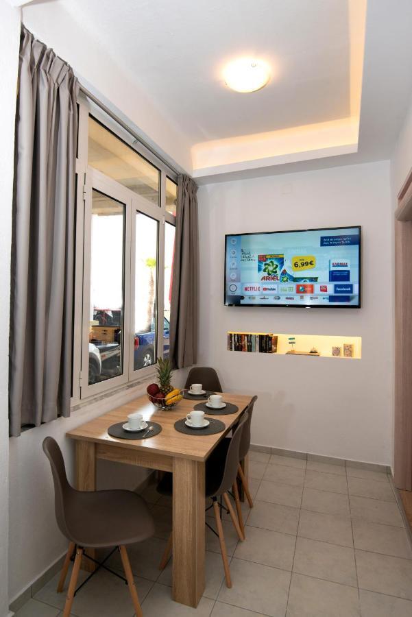 Salty Alley Seaside Apartment 罗希姆诺 外观 照片